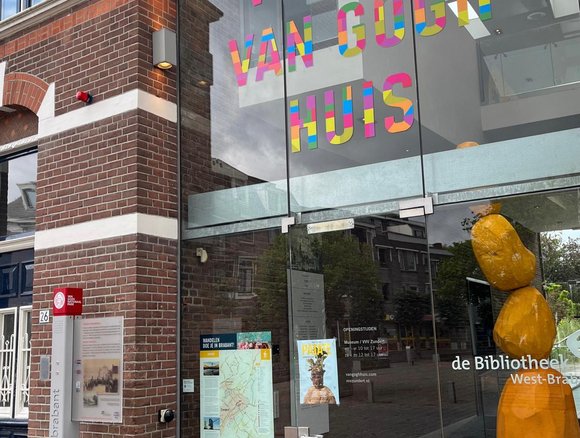 Foto Vincent Van GoghHuis, de locatie van de nieuwe bibliotheek