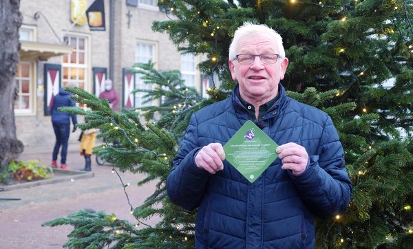 Johan van Rijckevorsel laat zijn wens zien voor de kerstboom in Rijsbergen
