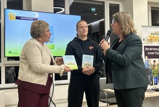 Burgemeester Vermue reikt het toekomstbeeld uit
