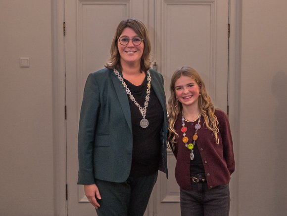 Kinderburgemeester Jot Mutsters en burgemeester Vermue